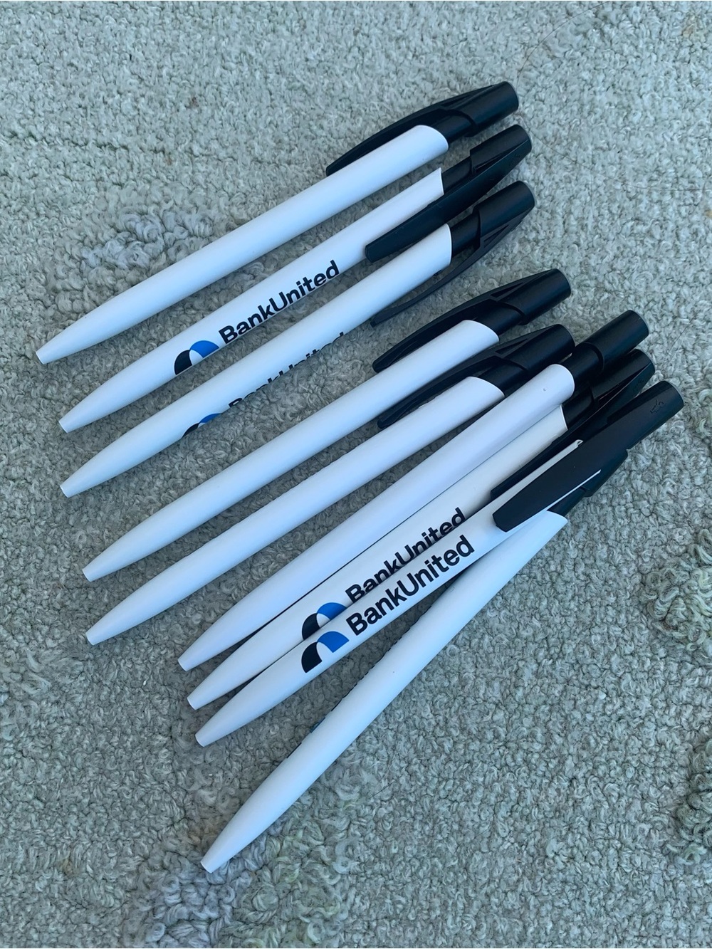 Lot of 9 Bank United pens